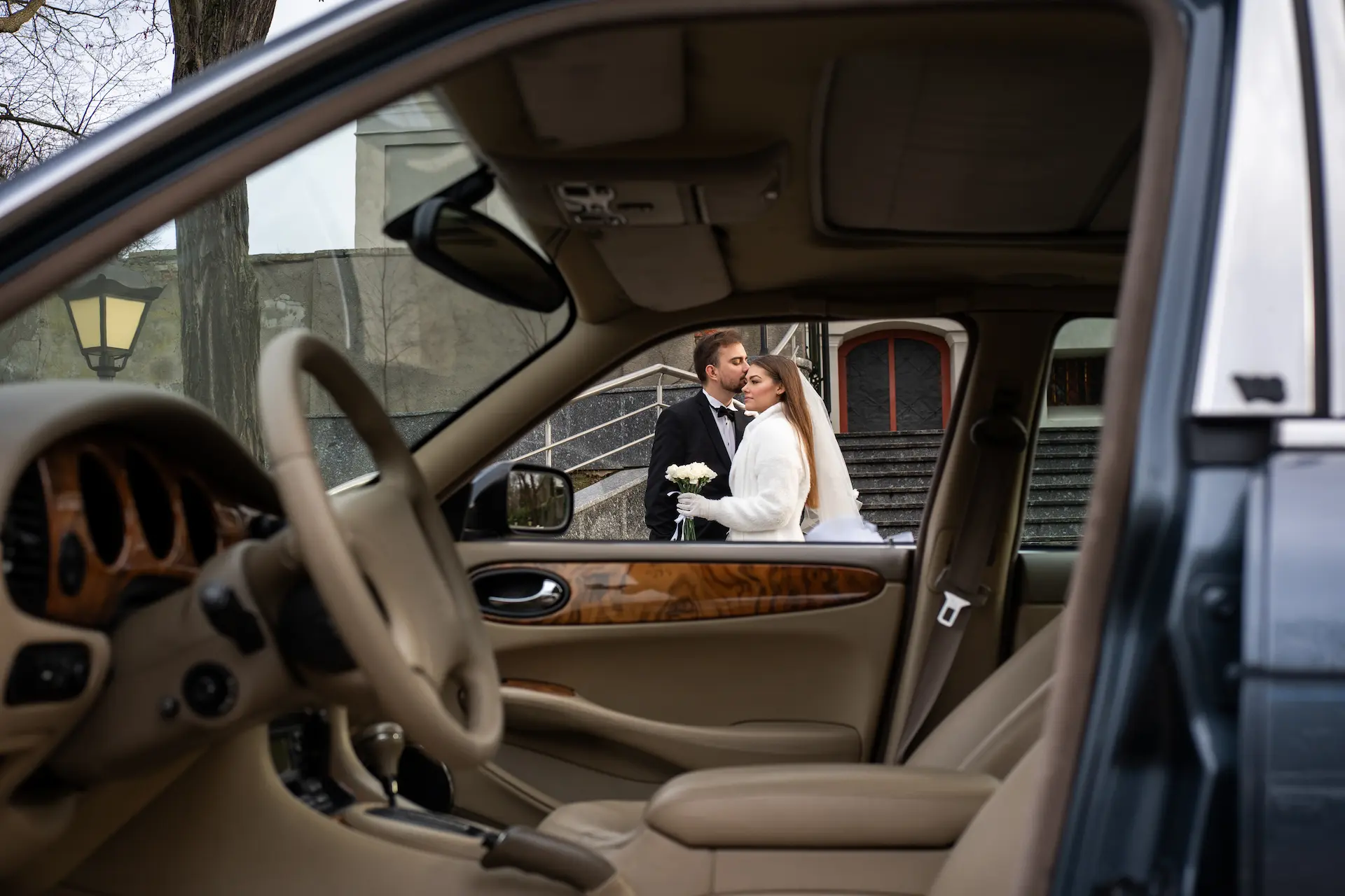 Sesja ślubna z Jaguarem w Łodzi