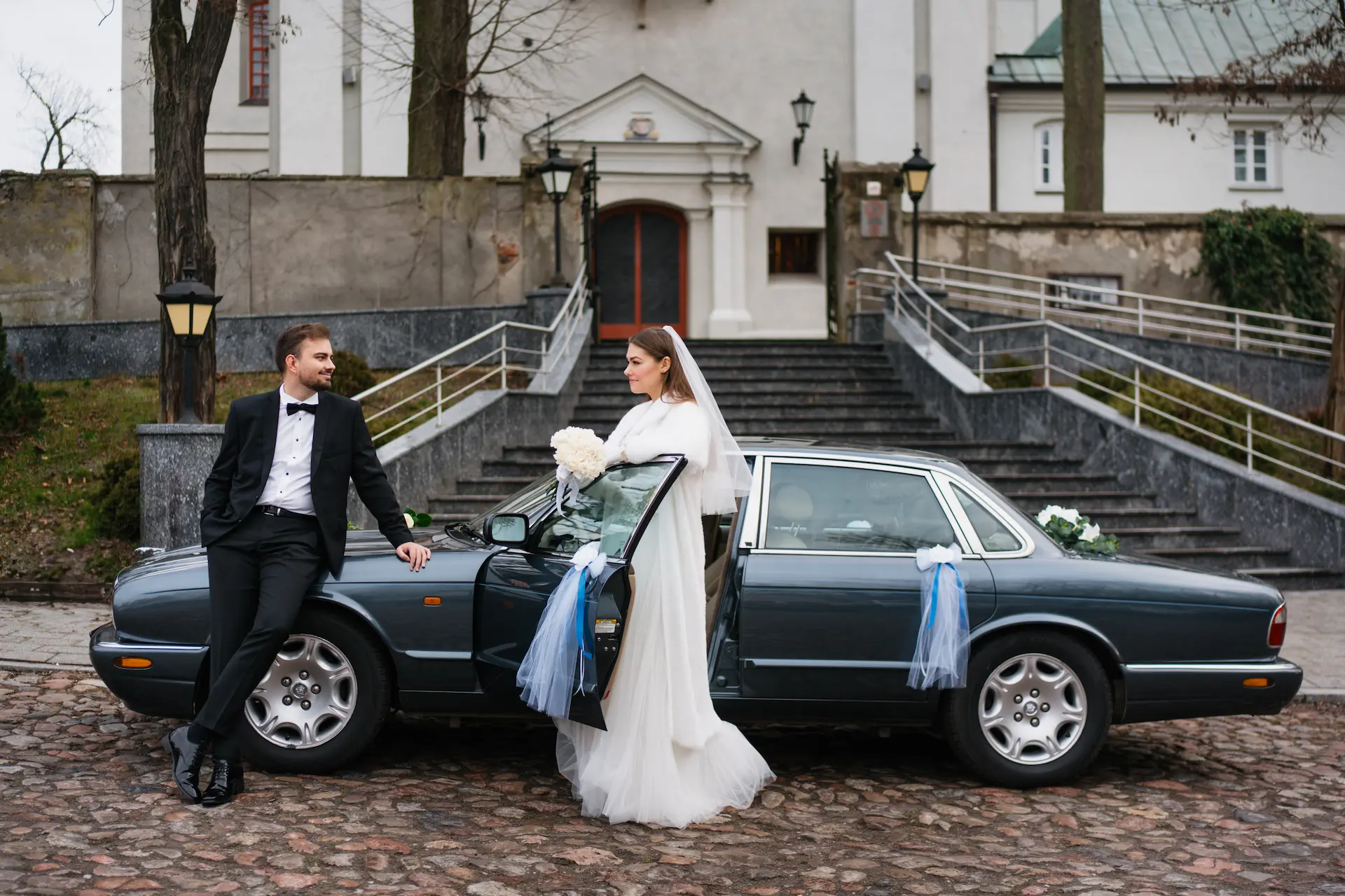 Klasyczny Jaguar XJ do ślubu w Łodzi