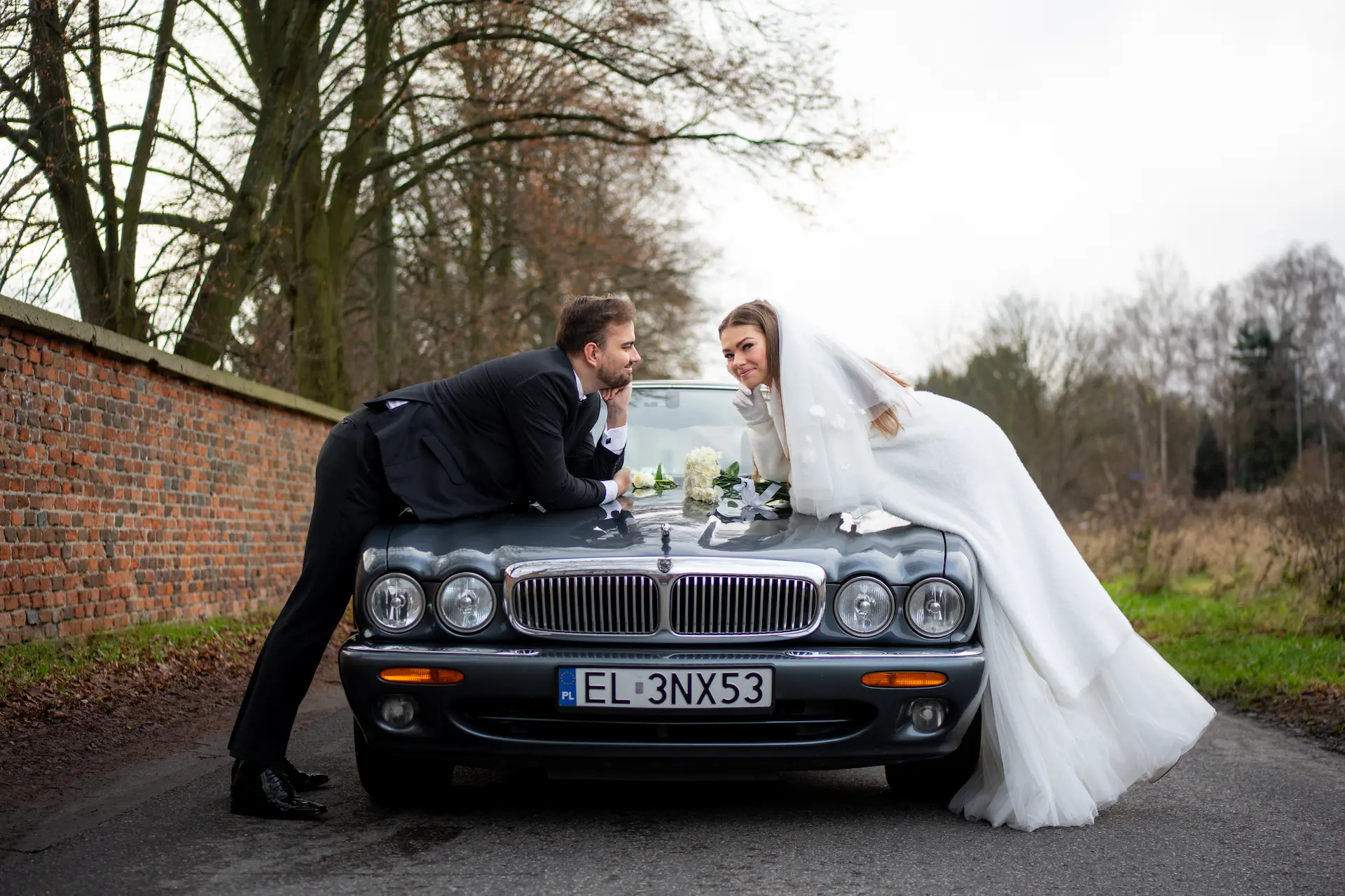 Klasyczny Jaguar XJ do ślubu w Łodzi