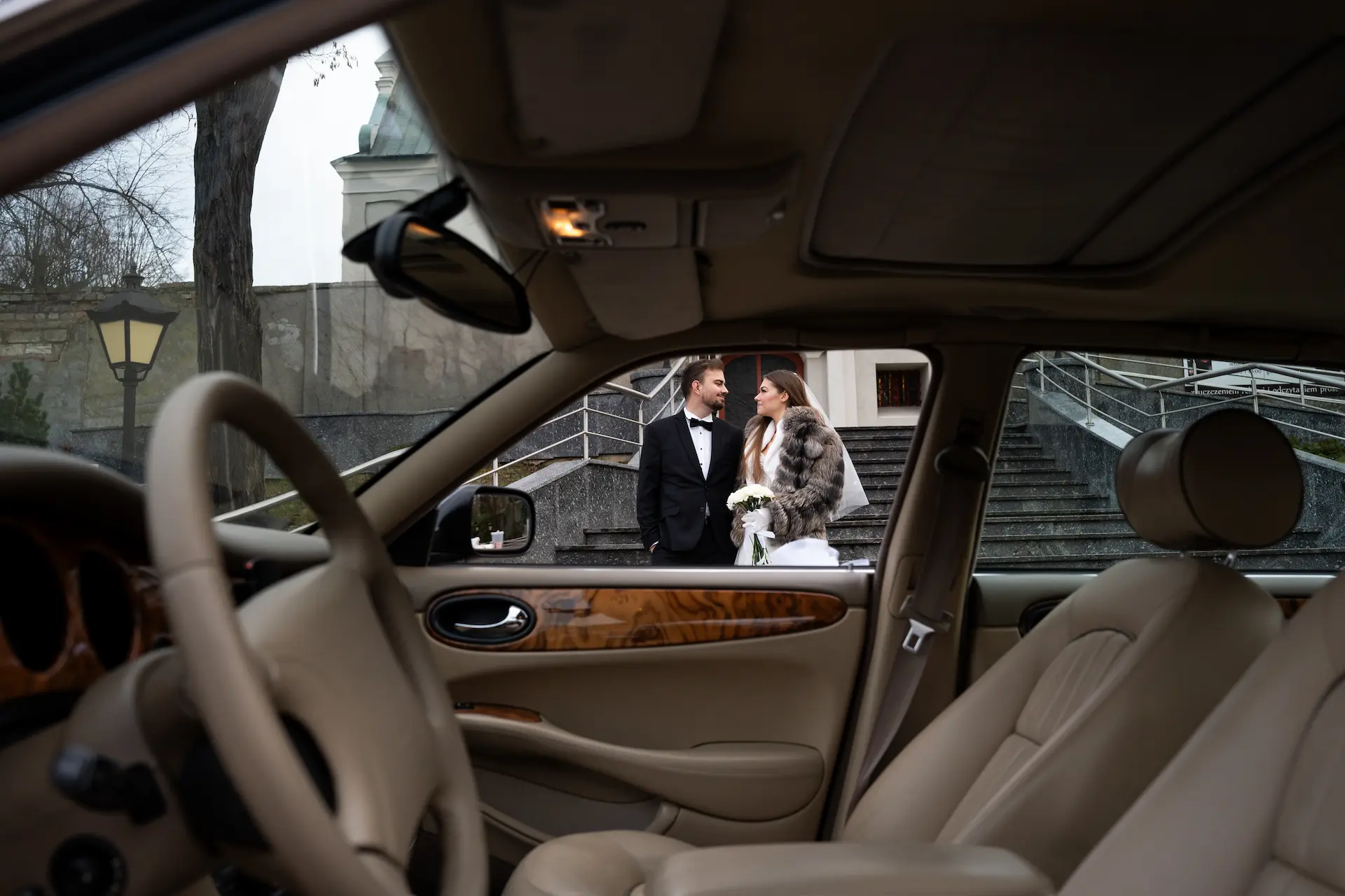 Sesja ślubna z Jaguarem w Łodzi